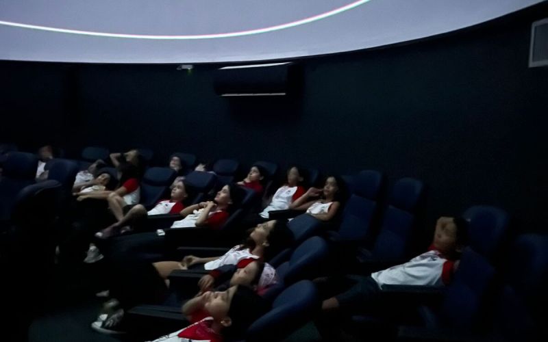 Viagem pelo Sistema Solar: alunos do 5º ano exploram o Planetário PUC Minas