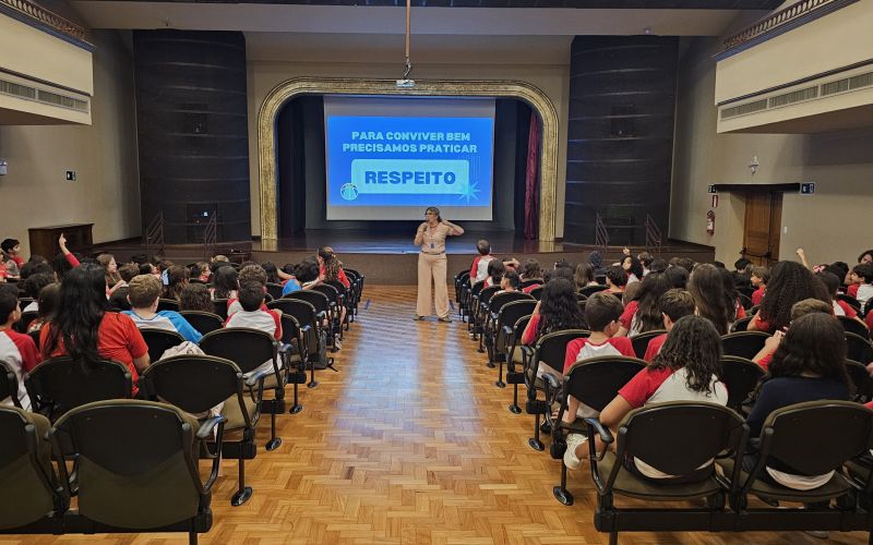 Boas-vindas às crianças com reflexão sobre respeito e diversidade