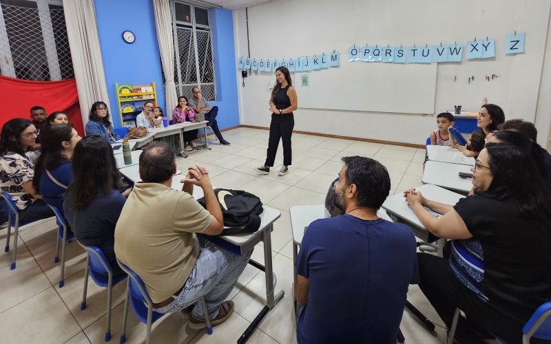 Acolhimento às famílias da Educação Infantil